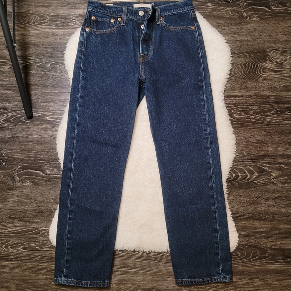 Levi's Wedgie Straight Fit Dark Wash Sz W26 x L26 - Picture 2 of 9